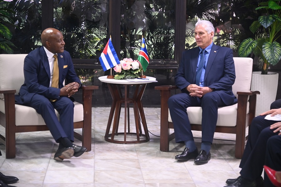 Díaz-Canel recibe como hermano a Primer Ministro de Namibia