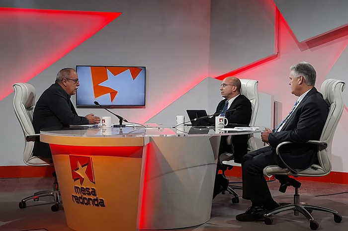  Mesa Redonda