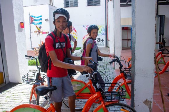 Actividades como la Fotocleta se realizan para el disfrute de los adolescentes. Foto: Centro A+ Espacios Adolescentes. Actividades como la Fotocleta se realizan para el disfrute de los adolescentes. Foto: Centro A+ Espacios Adolescentes.