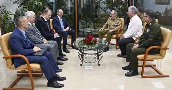 Raúl se reúne con el secretario del Consejo de Seguridad de Rusia