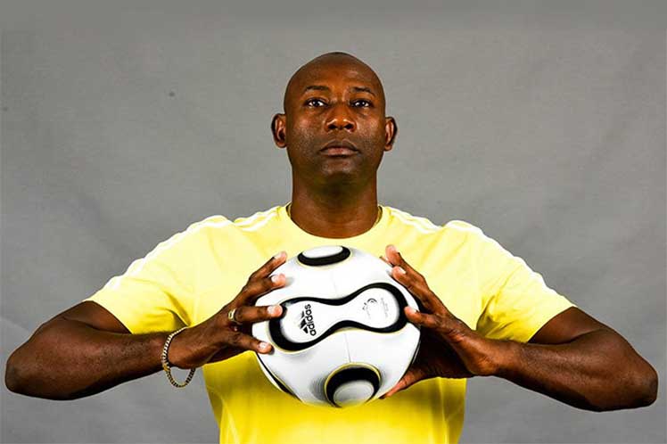 recordista mundial de dominio del balón, el cubano Erick Hernández recordista mundial de dominio del balón, el cubano Erick Hernández