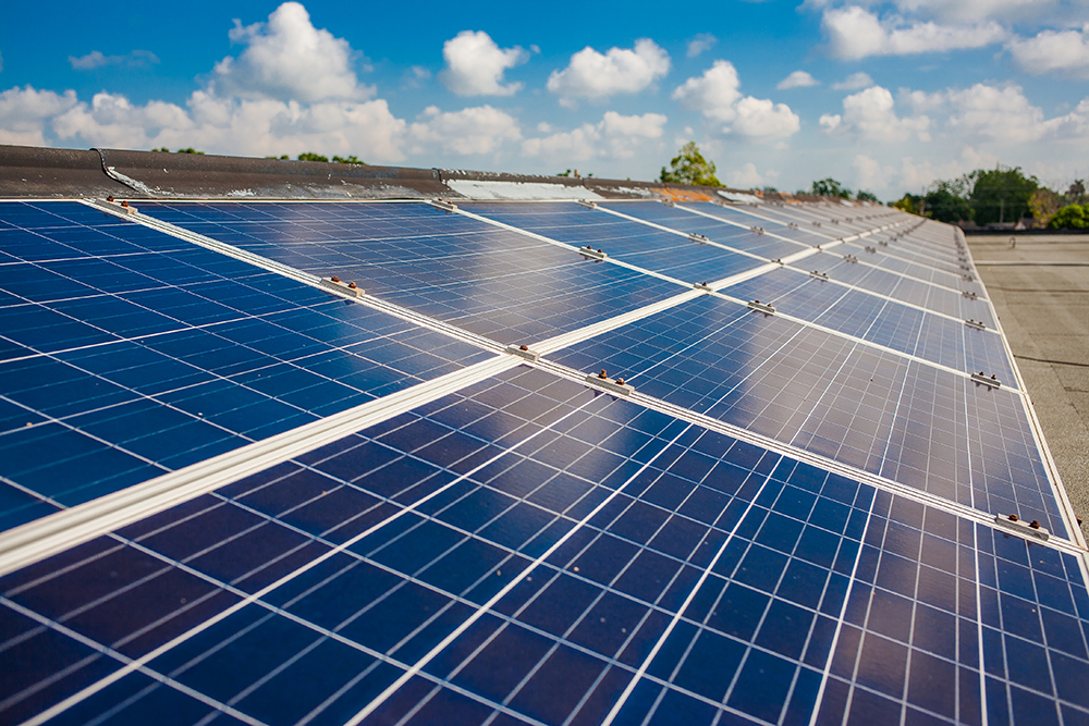 La Empresa Industria Electrónica Comandante Camilo Cienfuegos ha instalado 16 parques fotovoltaicos en sus instalaciones. Foto: Foto: Enrique González (Enro)/ Cubadebate/ Archivo.