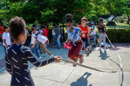 En Cuba las nuevas generaciones crecen felices en entornos familiares y sociales seguros. Autor: Roberto Suárez