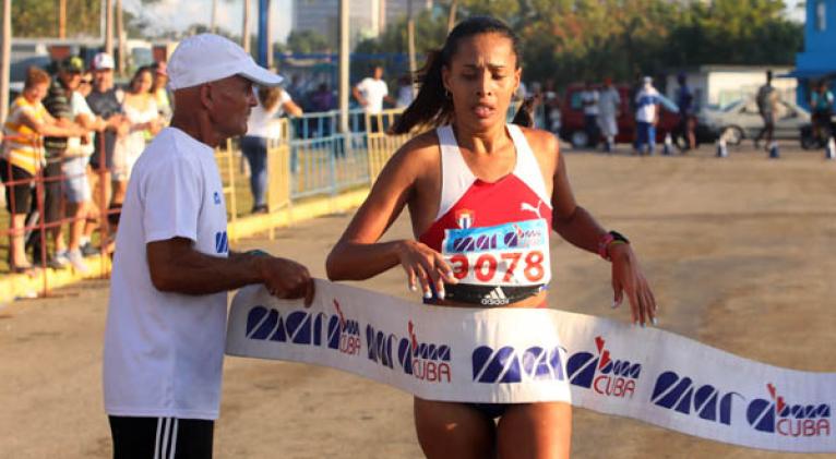 carrera caminata Andarinas Cubanas, en saludo al Día Internacional de la Mujer, el 8 de marzo.