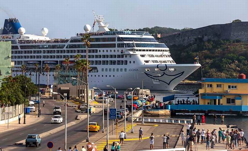 Crucero en puerto habanero