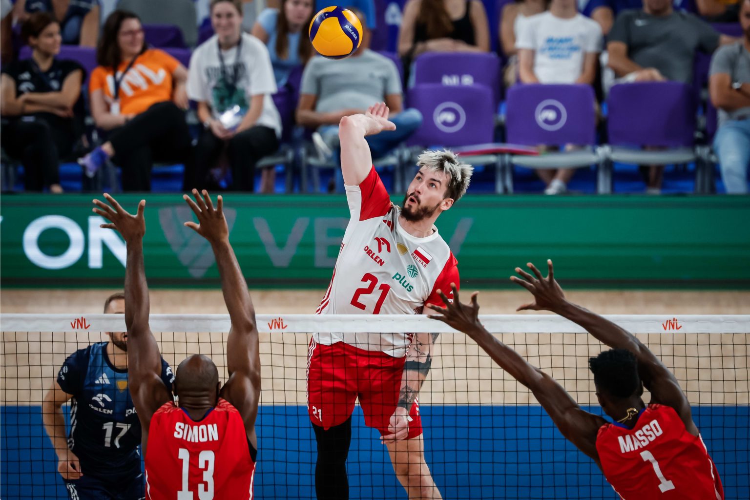 Polonia derrota a Cuba entres sets corridos. Foto: VNL. Polonia derrota a Cuba entres sets corridos. Foto: VNL.