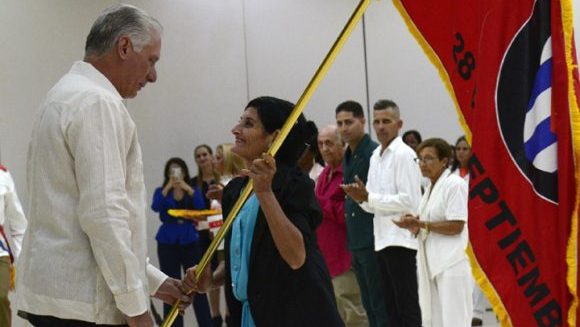 Miguel Díaz Canel participa en la celebración por el 65 aniversario de los Comités de Defensa de la Revolución (CDR) 