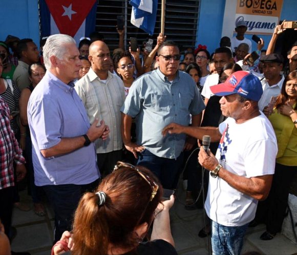 Díaz Canel recorre sitios de interés económico y social de Guantánamo. Foto: Redes sociales del presidente cubano.