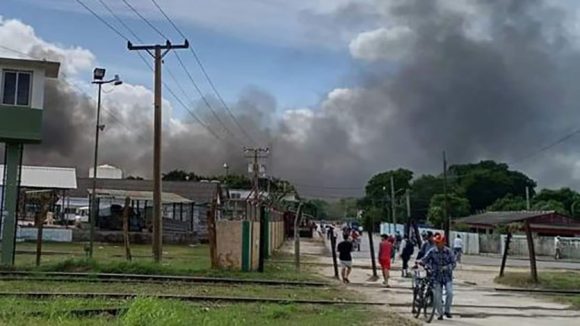 El cuerpo de bomberos de Ciego de Ávila controló el incendio de pequeñas proporciones. Foto: Tomada de Facebook/Invasor El cuerpo de bomberos de Ciego de Ávila controló el incendio de pequeñas proporciones. Foto: Tomada de Facebook/Invasor
