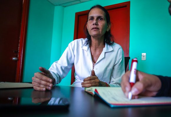 Dra Yaima Rodríguez, Jefa de sección Materno-Infantil de La Habana, durante sus declaraciones a Cubadebate. Foto: Abel Padrón Padilla/ Cubadebate