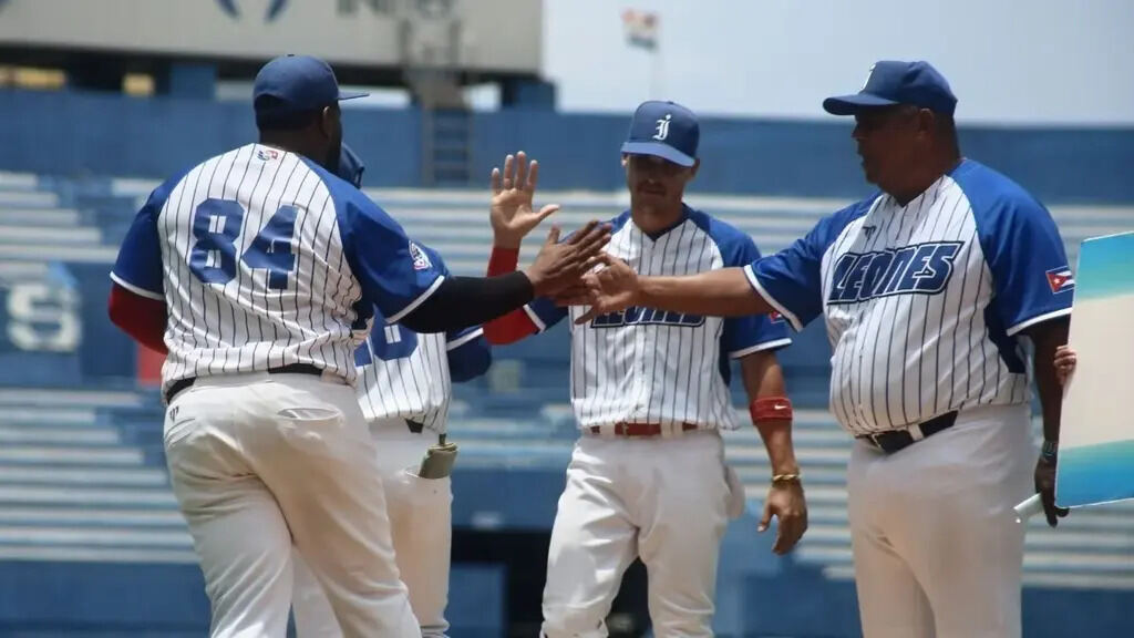 Industriales entre los cuatro grandes de la Liga Élite de Béisbol Industriales entre los cuatro grandes de la Liga Élite de Béisbol