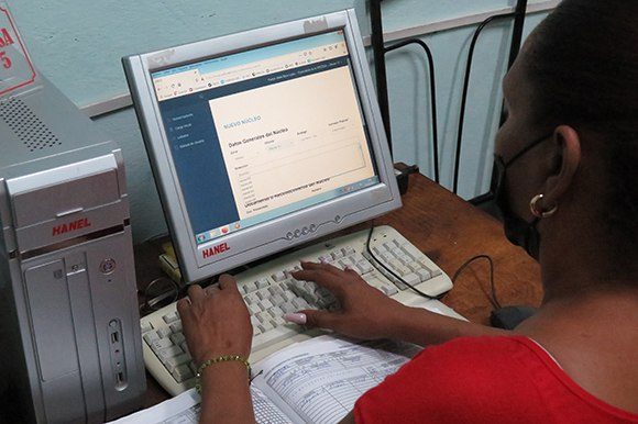 Informatización de la Oficina del Registro de Consumidores de Centro Habana. Foto: Reno Masola/Cubadebate Informatización de la Oficina del Registro de Consumidores de Centro Habana. Foto: Reno Masola/Cubadebate