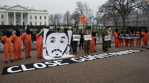 Protestan contra cárcel de Guantánamo ante la Casa Blanca