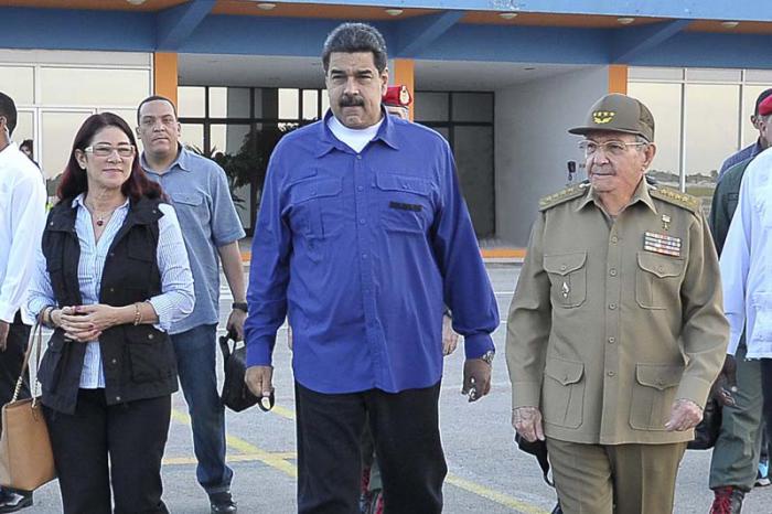 Raúl Castro despidió al Presidente venezolano