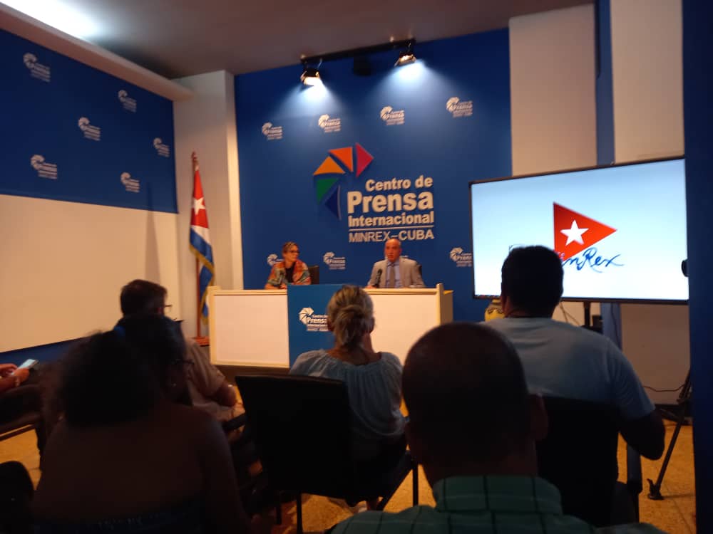 Anuncia Minrex nuevas medidas sobre pasaportes cubanos
