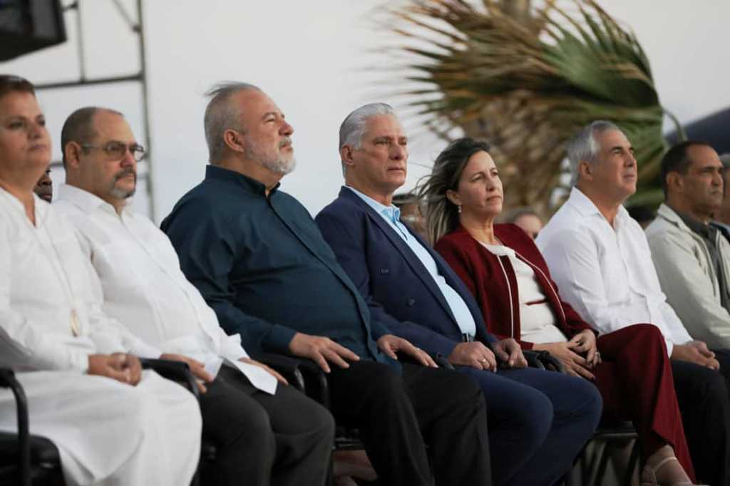 Encabeza presidente de Cuba homenaje por Día del Educador