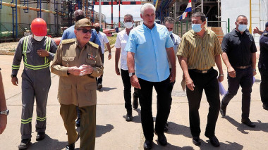 Visitaron Raúl y Díaz-Canel la CTE Lidio Ramón Pérez de Felton 
