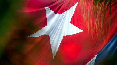 A los combatientes caídos: ¡Honor y gloria!