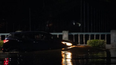 Las inundaciones se produjeron en varios repartos. Foto: Radio Bayamo.