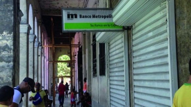 Bancos permiten extraer efectivo con tarjetas